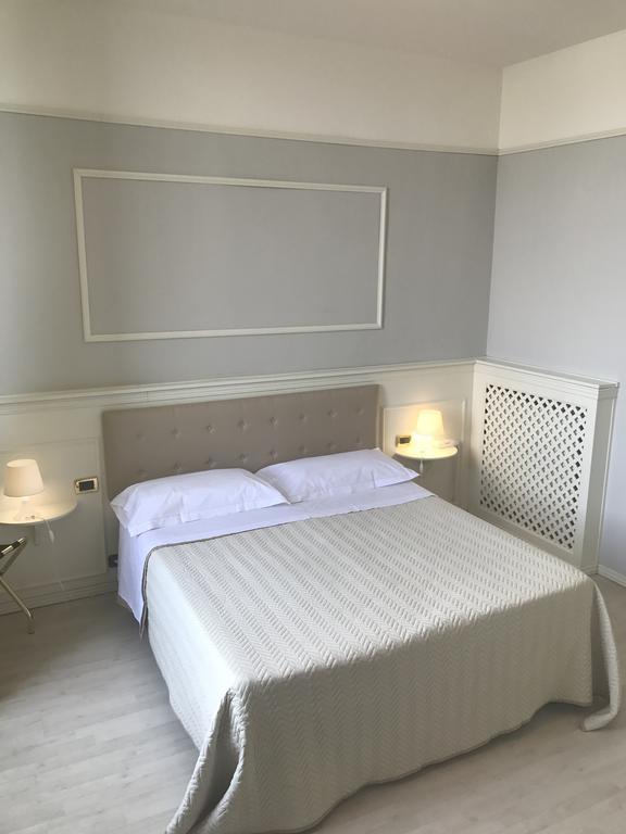 Hotel Ariston Ливорно Екстериор снимка